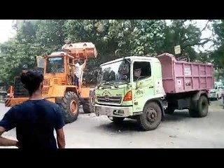 ফার্মগেটে হঠাৎ হকারদের দৌড়ঝাঁপ | jagonews24.com