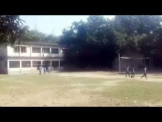 কান ধরে শিশু শিক্ষার্থীদের মাঠ ঘোরালেন প্রধান শিক্ষক  | Jagonews24.com