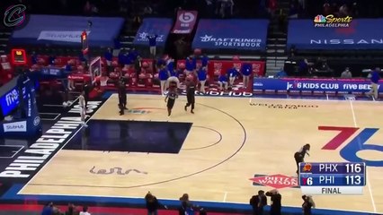 Joel Embiid manque de peu le panier de l'année !!!