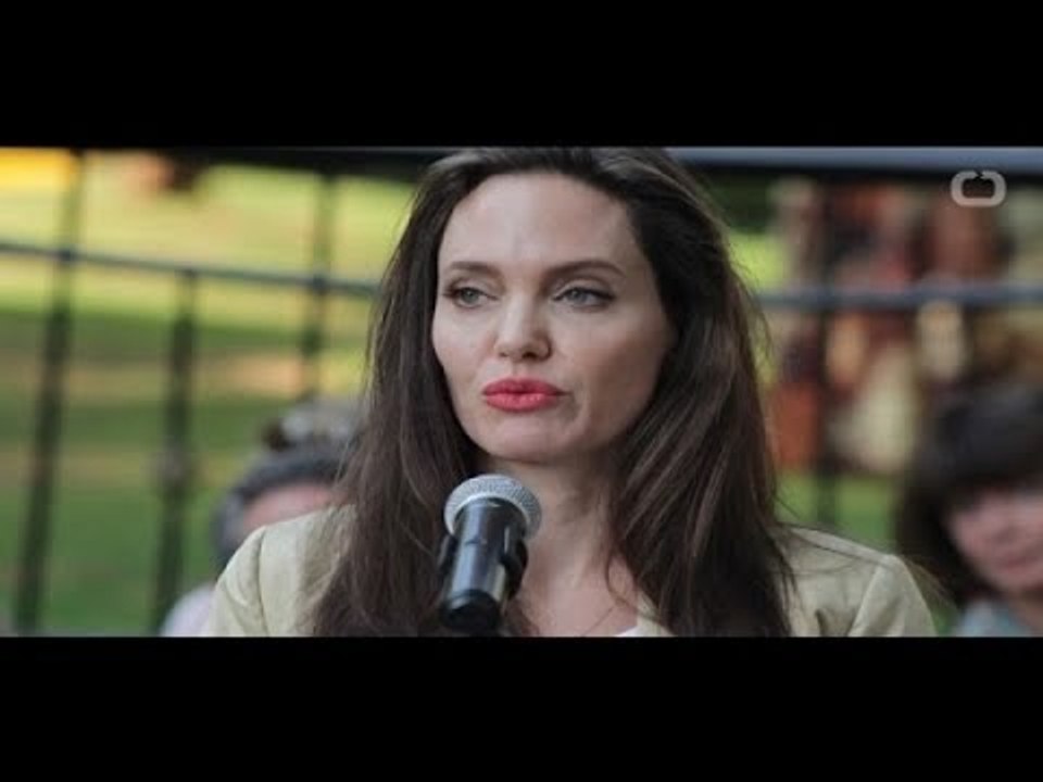 أنجلينا جولي تزور عشرينَ فتاة مغتصبة - فن الخبر