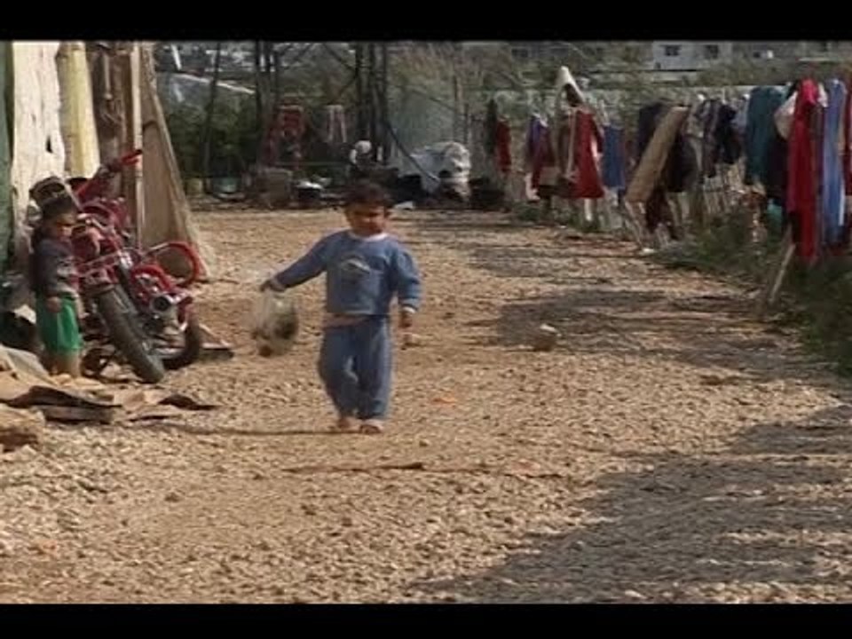 من يريد إبقاء النازحين السوريين في لبنان؟ – دارين دعبوس