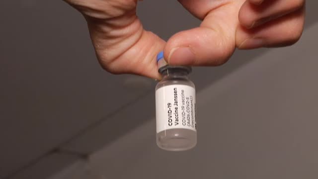 Sanidad da vía libre a las comunidades para que inmunicen a los mayores de 60 años con cualquier vacuna