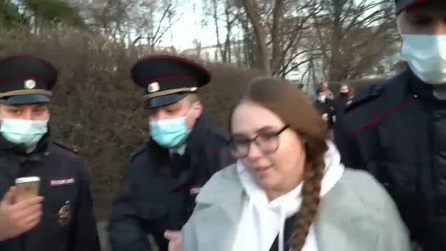 Más de un millar de detenidos en las protestas para exigir que Navalny reciba tratamiento médico en Rusia