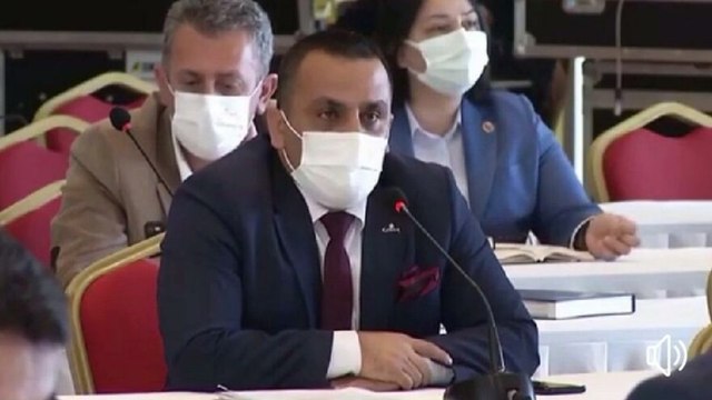 CHP'li meclis üyesi valiye böyle seslendi: Lebaleb toplantı yapıyoruz, bize de ceza kes!