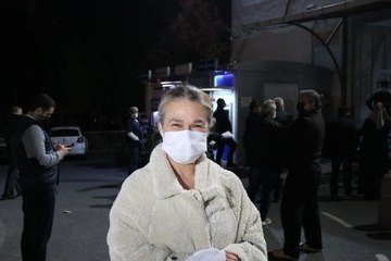 AŞI OLMAK İÇİN İFTAR SONRASI KUYRUĞA GİRDİLER