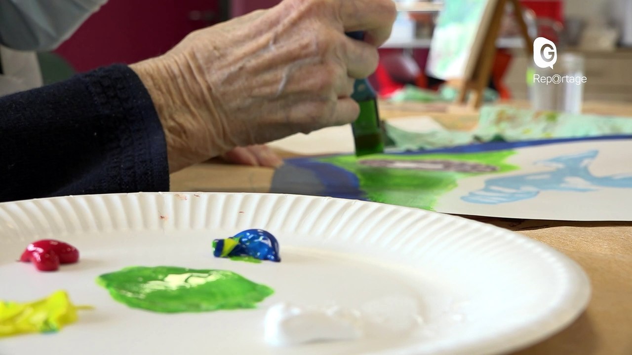 Reportage - Des ateliers peinture au centre de gérontologie du CHU Grenoble-Alpes