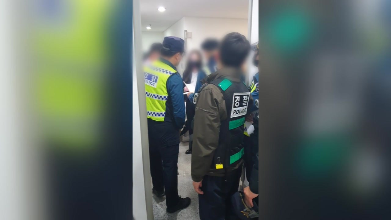 "건물 꼭대기로 도망" 불법 영업 강남 유흥주점 83명 적발 / YTN