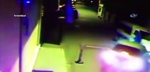 İki kişiye çarpıp arkasına bile bakmadan kaçtı