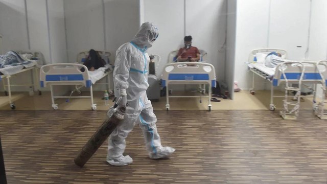 Corona Crisis: Fight for beds, shortage of oxygen