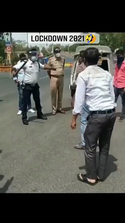बेवजह बाहर निकलने पर हो जाएं सावधान, ट्रैफिक कॉप रंजीत सिंह सड़क पर ऐसे करवा रहे हैं कसरत