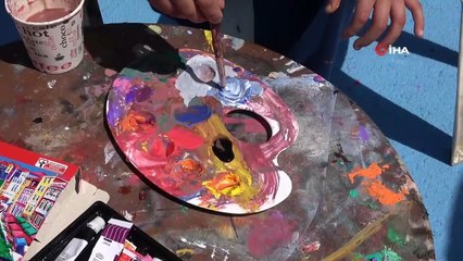 Çocuklar hayallerindeki 23 Nisan'ı resmetti