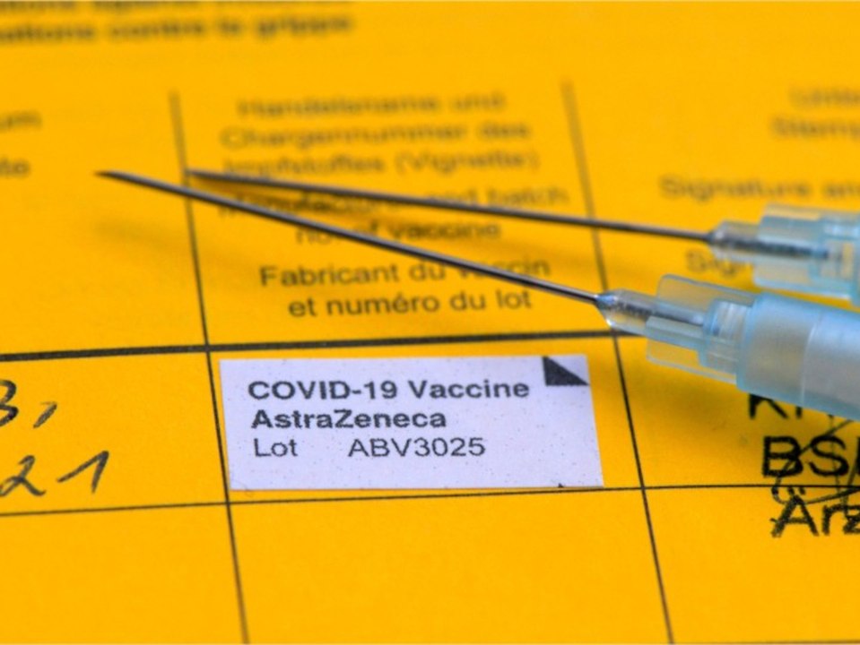 Darum solltest du keine Bilder von deinem Impfpass posten