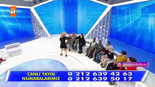 Ünlü sanatçı Ragıp Savaş Müge Anlı'ya merhume kayınvalidesi adına tablet bağışladı