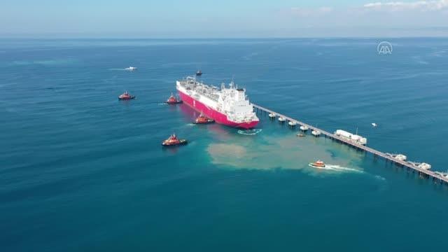 (DRONE) Türkiye'nin ilk FSRU'su Ertuğrul Gazi, Hatay'da BOTAŞ Dörtyol Terminali'ne yanaştı