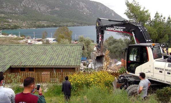 Akbük koyunda birinci etap yıkım tamamlandı