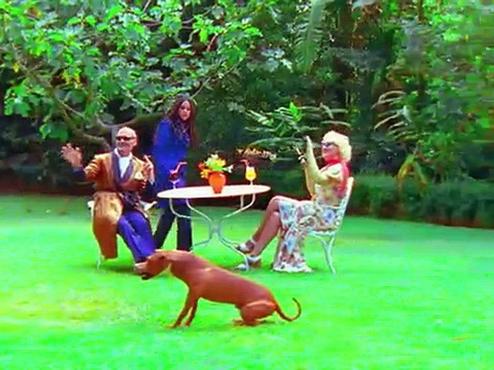 Shakira - No Creo (Video Oficial)