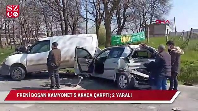Freni boşalan kamyonet 5 araca çarptı