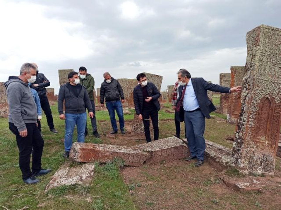 Ahlat'ta "Tarihin Görgü Tanıkları Ayağa Kalkıyor" projesi