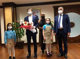 Başkan Hakan Bahadır, koltuğunu çocuklara devretti