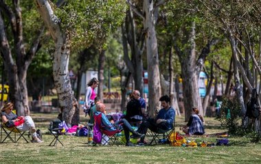 ANTALYA'DA, 82 SAATLİK KISITLAMA ÖNCESİ SAHİL KEYFİ