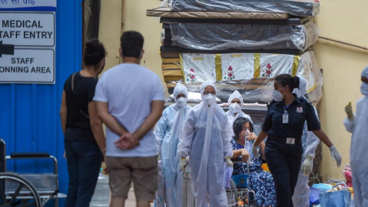 Beds-oxygen shortage leaves patients gasping for breath