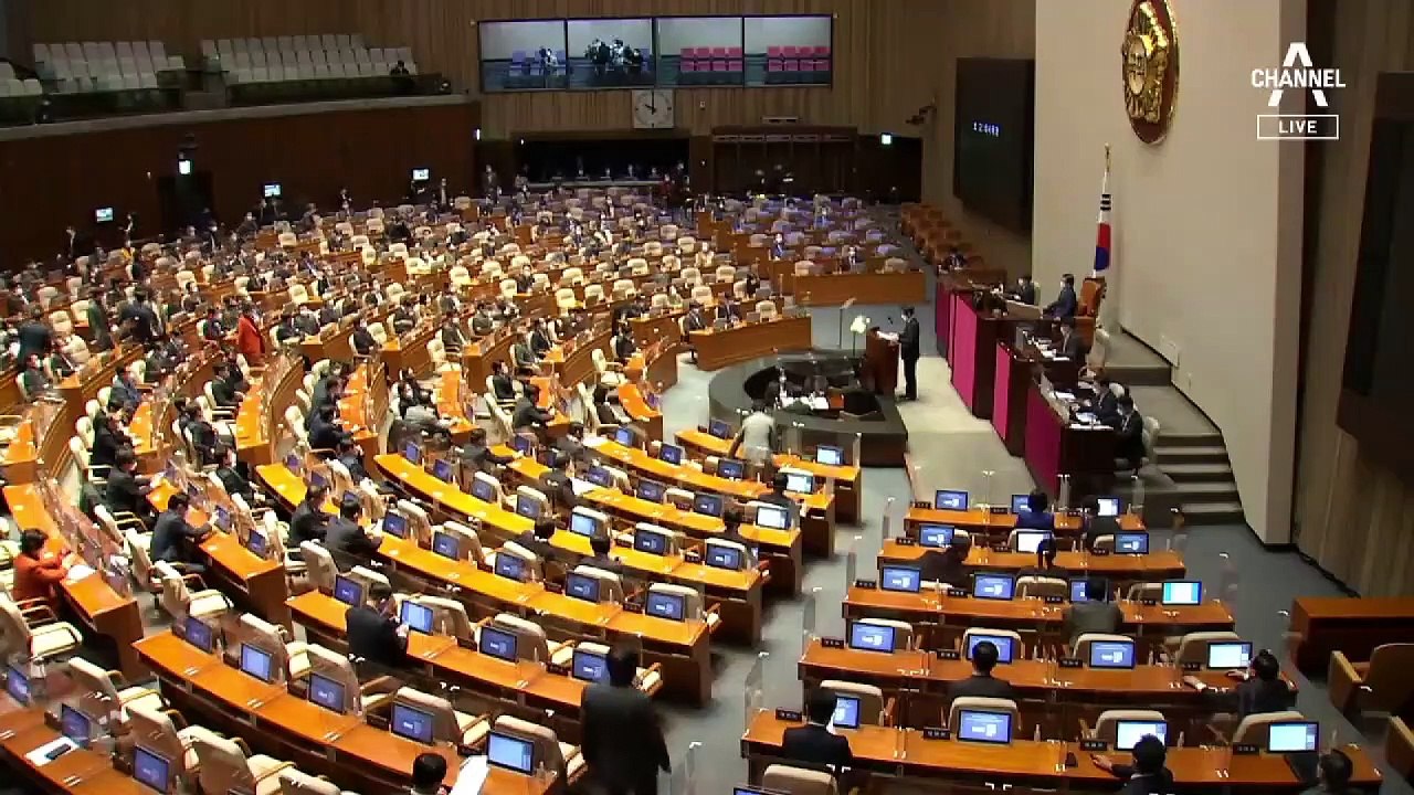 문자로 개별 행동 단속…바람 잘 날 없는 174석 거대 여당
