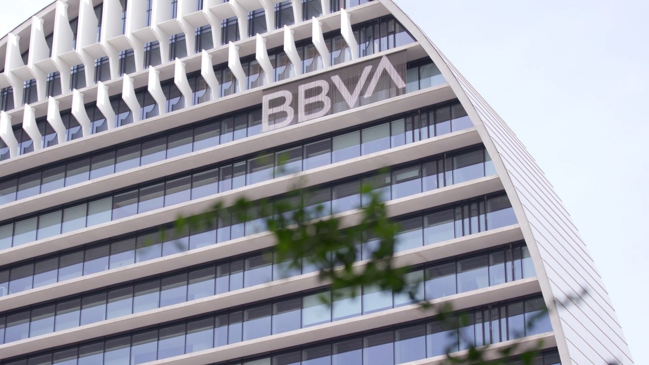 BBVA plantea despedir a 3.798 empleados y cerrar 530 oficinas