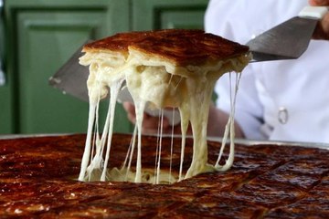 SEYYAR OLARAK BÖREK SATMAYA BAŞLADI, 183 ŞUBE AÇTI