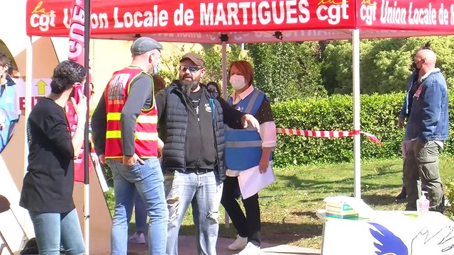 Secours populaire et CGT ont distribué des colis alimentaires à Martigues