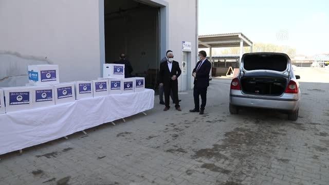 Çubuk'ta ihtiyaç sahiplerine dağıtılmak üzere hazırlanan yardım kolileri muhtarlara teslim edildi