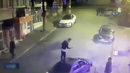 Emniyet müdürü satırlı genci böyle etkisiz hale getirdi