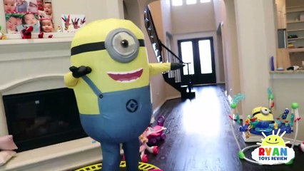 Giant Minion In Real Life Visits Ryan Toysreview