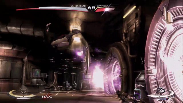 ZERANDO COM A MULHER GATO - INJUSTICE NA TV ATITUDE