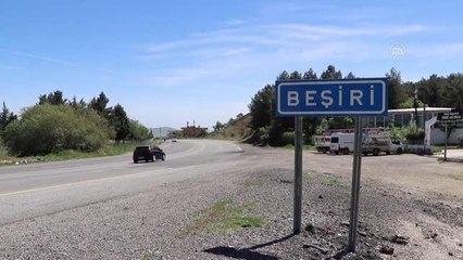 "Beşiri Bir Tuval Ben de Bir Ressamım" projesiyle bazı okul ve kamu binaları boyandı