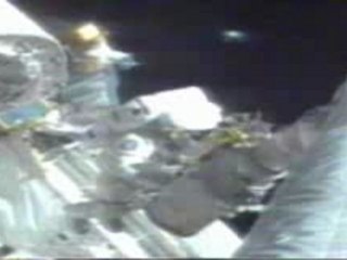 ovnis derriere les astronautes?