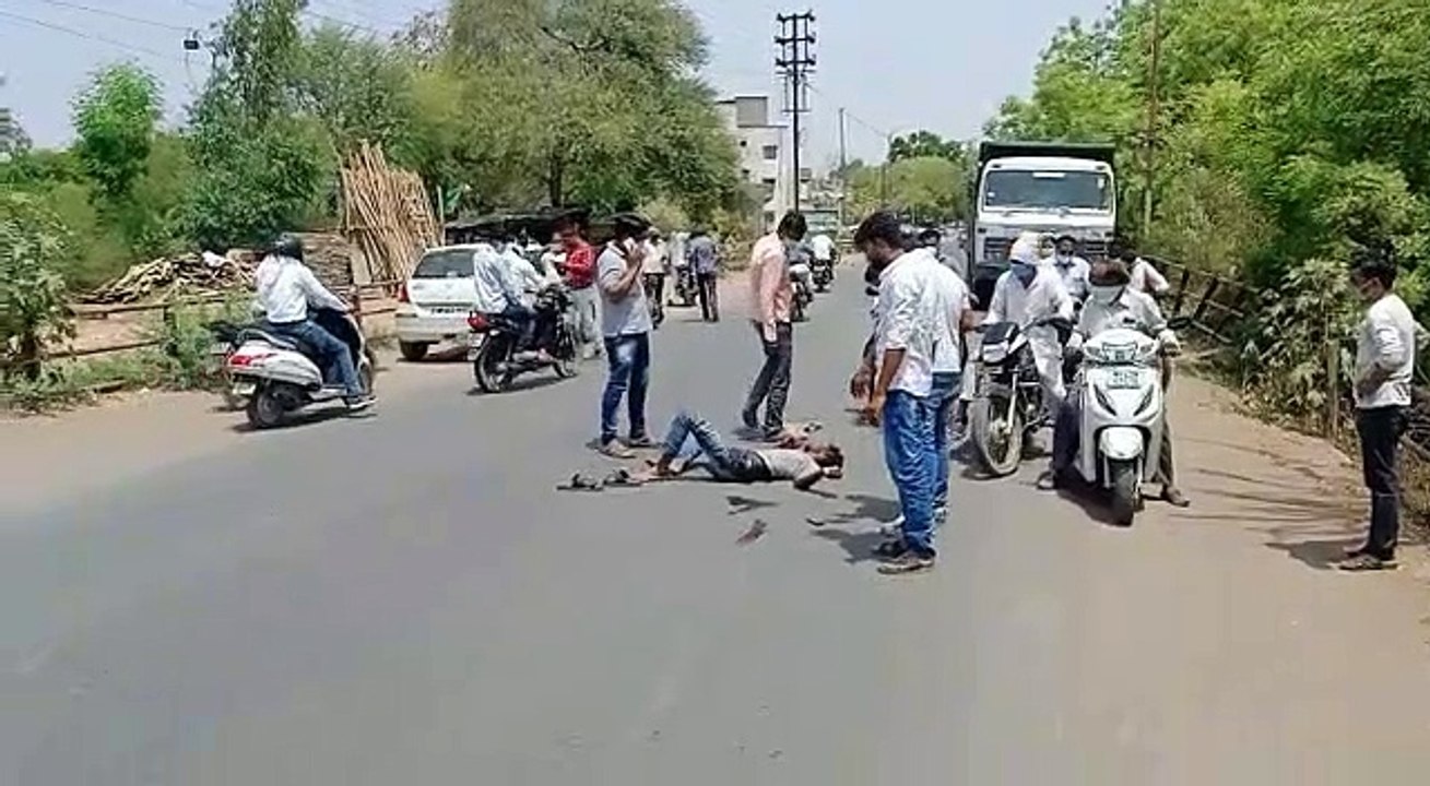 मोटरसाइकिल आमने-सामने टकराई, दो युवक घायल
