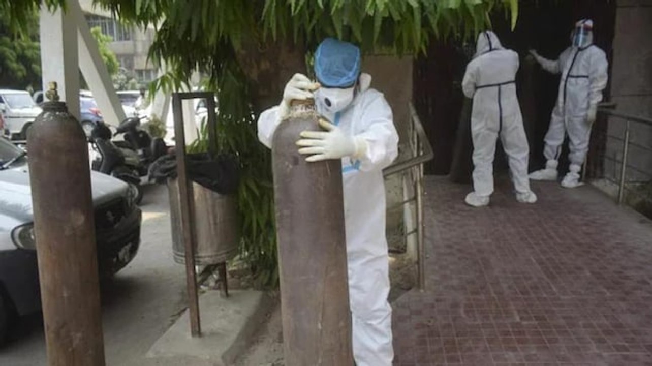 India has enough oxygen, there's shortage of tankers, cylinders: Dr Sangita Reddy | EXCLUSIVE