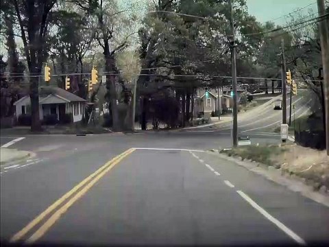 Ce conducteur échappe au pire de justesse... chanceux