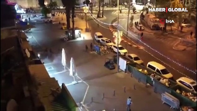 İsrail, Mescid-i Aksa'da ibadet edenlere saldırdı! Çok sayıda yaralı var