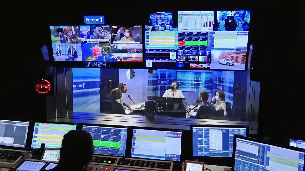 Déplacement de Jean-Michel Blanquer en Seine-Saint-Denis : "Voici donc Jean-Michel joue à la marelle"