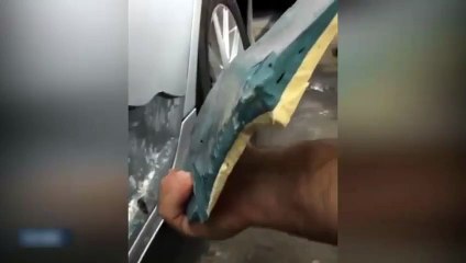 Arabaya boya yerine sıva yapan vatandaş