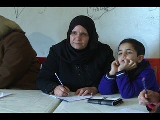 أمّهاتٌ وجدّات لاجئات.. يتعلمن القراءة والكتابة!  - ميان صبح
