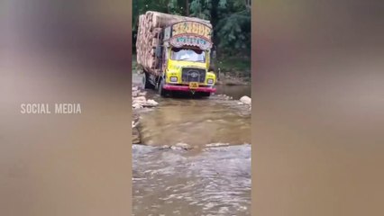 TATA 1613 SE Timber lorry kerala crossing river with heavy timber load | kerala timber lorry drivers