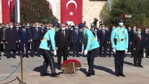 Ulusal Egemenlik ve Çocuk Bayramı törenleri TBMM'de bulunan Atatürk anıtına çelenk konmasıyla başladı