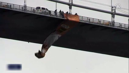 Şehitler Köprüsü'ne astılar: Kudüs bizimdir!