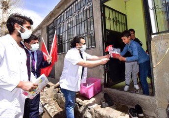 Son dakika... Gönüllü doktorlardan köy çocuklarına 23 Nisan hediyesi