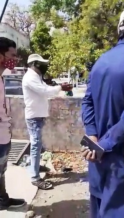 एसडीएम एडीएम और नगर पालिका सीएमओ के आगे ऑक्सीजन की गुहार लगाते रहे परिजन