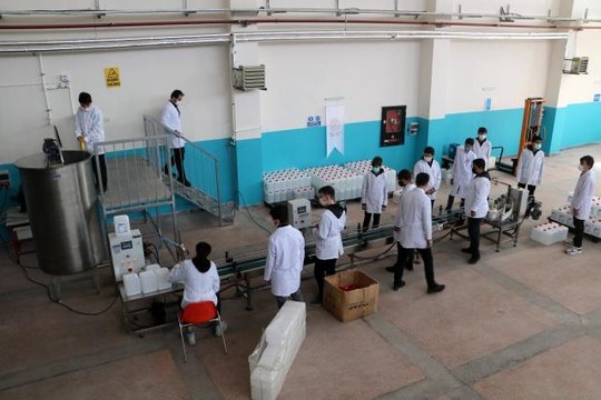 Son dakika haberleri | Fabrika gibi okul, öğrenciler hem üretip hem para kazanıyor