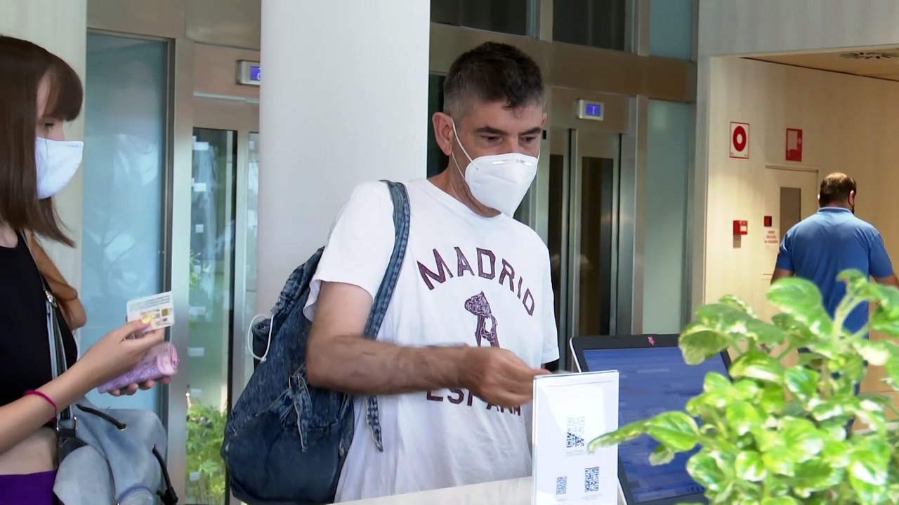 Las pernoctaciones hoteleras suavizan su caída en marzo al 57,9%