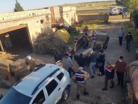 ŞANLIURFA'DA, GÜMRÜK KAÇAĞI 128 BİN MAKARON VE 33 BİN GÜNEŞ GÖZLÜĞÜ ELE GEÇİRİLDİ